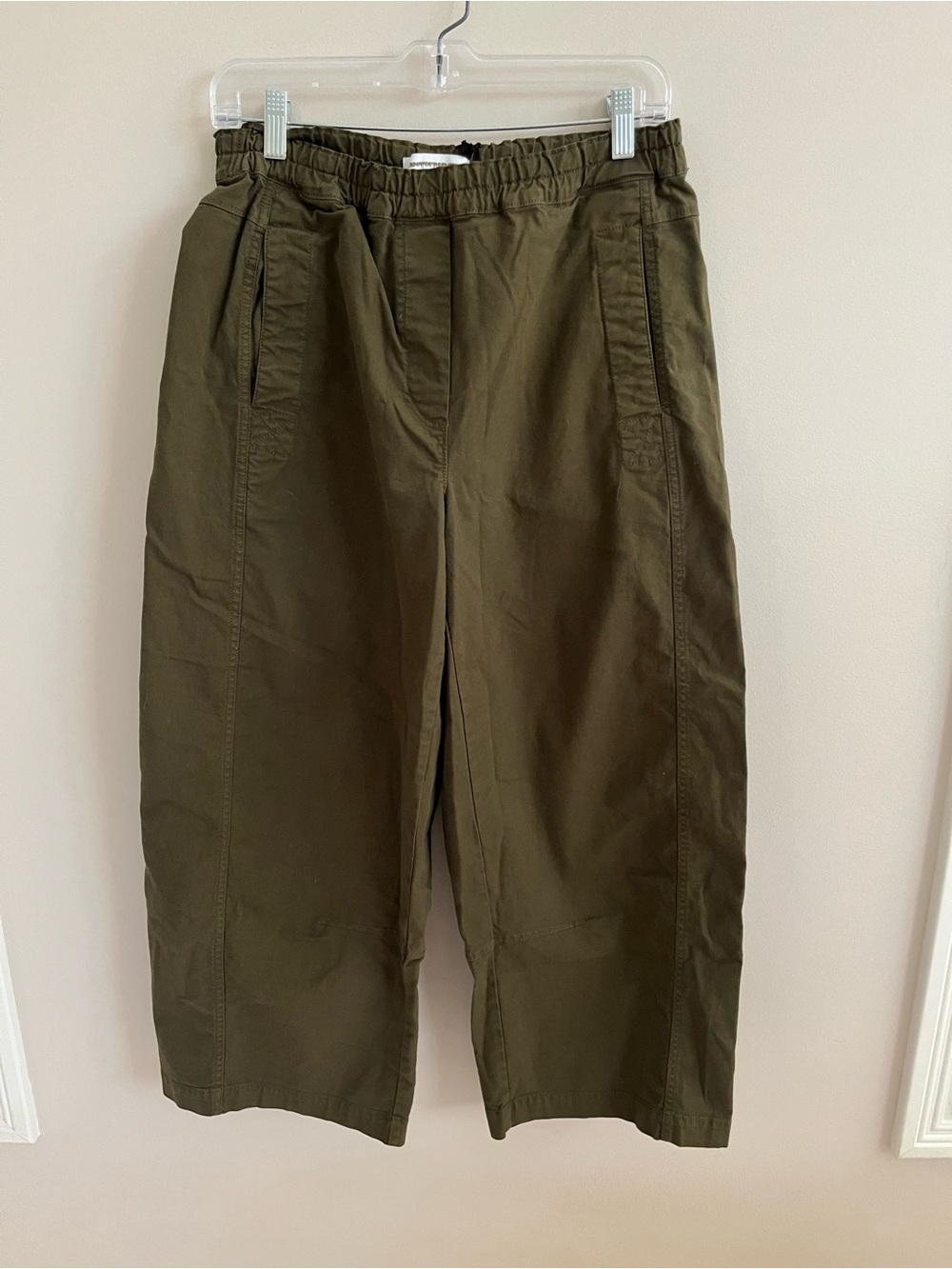 NWT-Banana Republic Olive Barrel Leg Pant, Medium